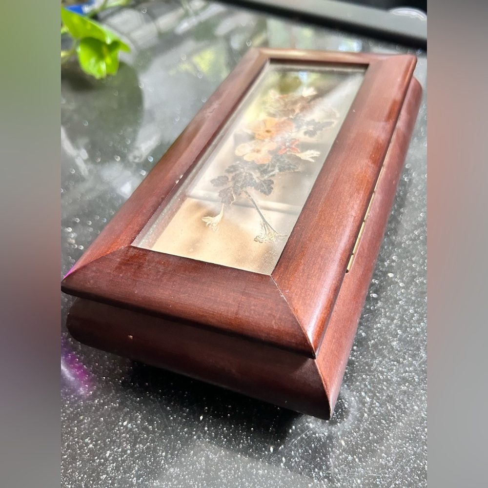 Bombay Musical Jewelry Box